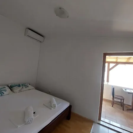 아파트 Iva - 50 M From The Sea-balcony 파그
